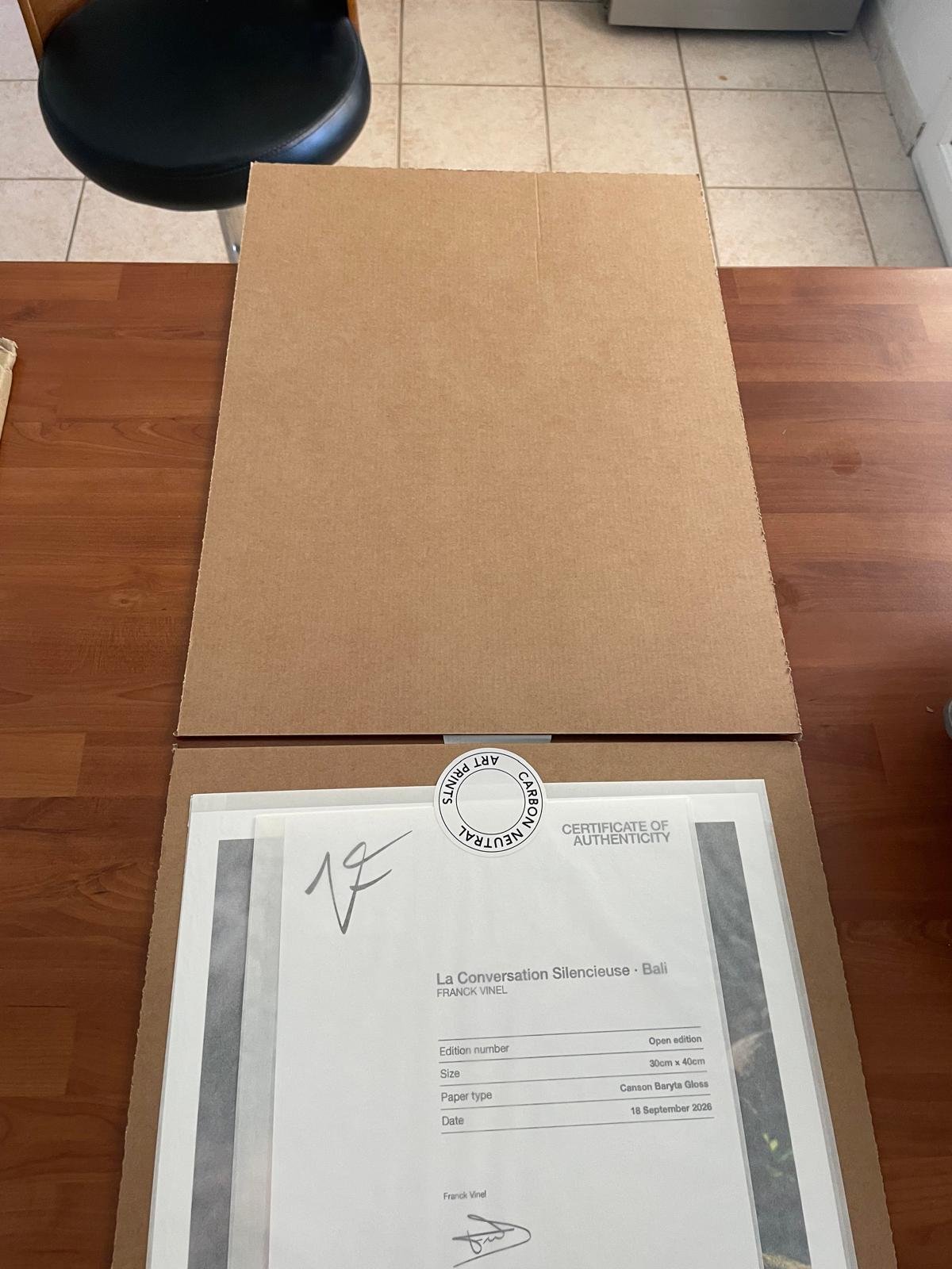 Ouverture du colis : tirage et certificat sous papier cristal