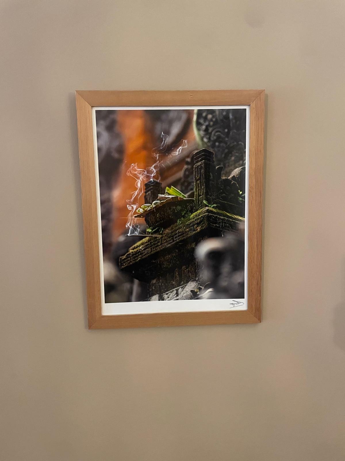 Le tirage encadré et accroché au mur